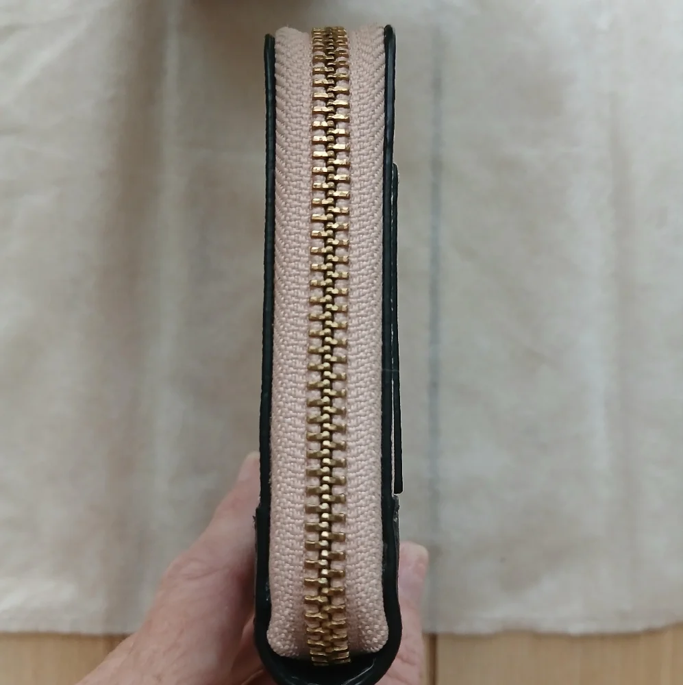 Kate Spade Blush Pale Pink & Black Wallet With Gold Accent! - Picture 6 of 8